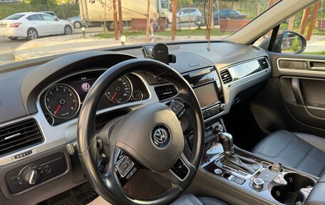 Volkswagen Touareg III, 2011 год, 2 300 000 рублей, 8 фотография