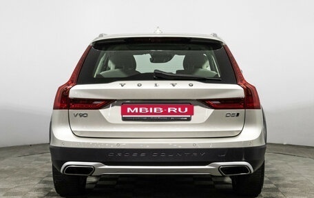 Volvo V90 Cross Country I рестайлинг, 2017 год, 3 300 000 рублей, 6 фотография