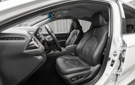 Toyota Camry, 2018 год, 2 350 000 рублей, 10 фотография