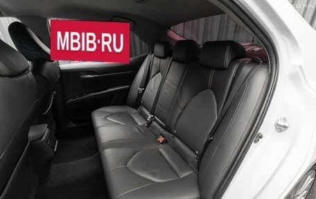 Toyota Camry, 2018 год, 2 350 000 рублей, 13 фотография