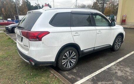 Mitsubishi Outlander III рестайлинг 3, 2015 год, 1 700 000 рублей, 4 фотография
