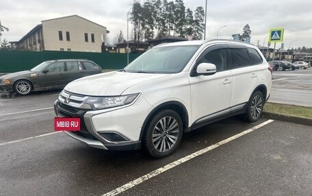 Mitsubishi Outlander III рестайлинг 3, 2015 год, 1 700 000 рублей, 2 фотография