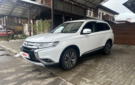 Mitsubishi Outlander III рестайлинг 3, 2015 год, 1 700 000 рублей, 7 фотография