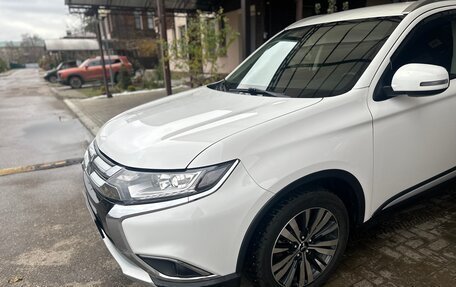 Mitsubishi Outlander III рестайлинг 3, 2015 год, 1 700 000 рублей, 8 фотография