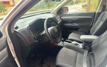 Mitsubishi Outlander III рестайлинг 3, 2015 год, 1 700 000 рублей, 17 фотография