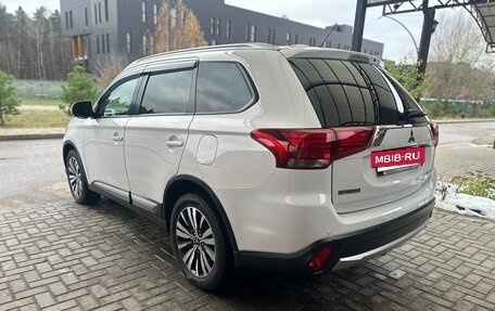 Mitsubishi Outlander III рестайлинг 3, 2015 год, 1 700 000 рублей, 13 фотография