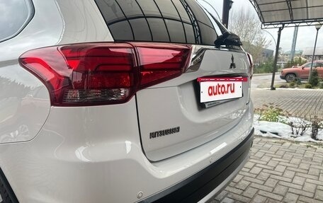 Mitsubishi Outlander III рестайлинг 3, 2015 год, 1 700 000 рублей, 15 фотография