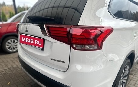 Mitsubishi Outlander III рестайлинг 3, 2015 год, 1 700 000 рублей, 11 фотография