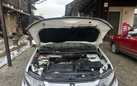 Mitsubishi Outlander III рестайлинг 3, 2015 год, 1 700 000 рублей, 21 фотография