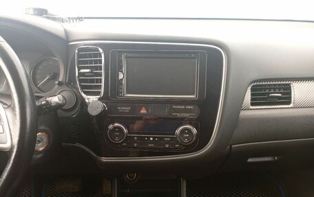 Mitsubishi Outlander III рестайлинг 3, 2013 год, 1 280 000 рублей, 18 фотография