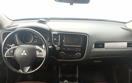 Mitsubishi Outlander III рестайлинг 3, 2013 год, 1 280 000 рублей, 17 фотография