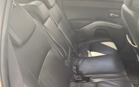 Mitsubishi Outlander III рестайлинг 3, 2007 год, 880 000 рублей, 7 фотография