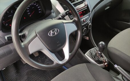 Hyundai Solaris II рестайлинг, 2013 год, 720 000 рублей, 12 фотография