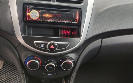 Hyundai Solaris II рестайлинг, 2013 год, 720 000 рублей, 13 фотография