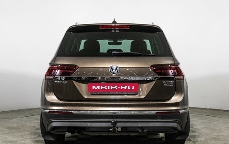 Volkswagen Tiguan II, 2017 год, 2 395 000 рублей, 6 фотография