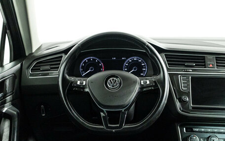 Volkswagen Tiguan II, 2017 год, 2 395 000 рублей, 21 фотография