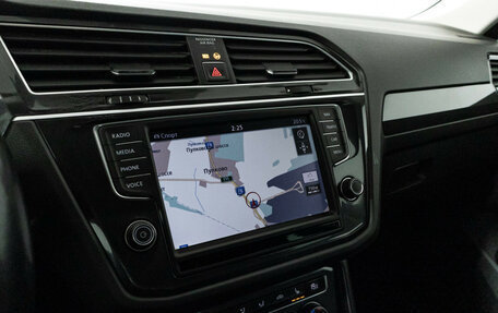 Volkswagen Tiguan II, 2017 год, 2 395 000 рублей, 17 фотография