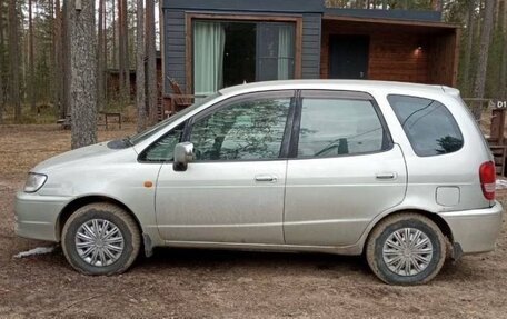 Toyota Corolla Spacio II, 1999 год, 500 000 рублей, 4 фотография