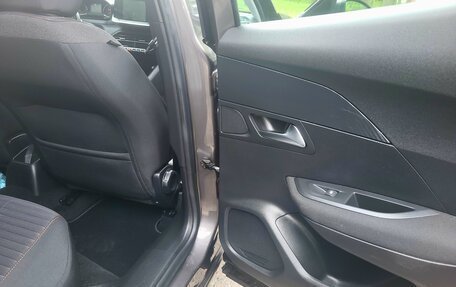Peugeot 2008 II, 2021 год, 1 300 000 рублей, 10 фотография