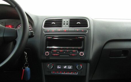 Volkswagen Polo VI (EU Market), 2011 год, 672 000 рублей, 19 фотография