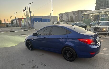 Hyundai Solaris II рестайлинг, 2011 год, 850 000 рублей, 5 фотография