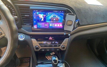 Hyundai Elantra VI рестайлинг, 2017 год, 1 950 000 рублей, 13 фотография