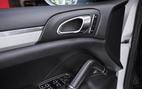 Porsche Cayenne III, 2010 год, 2 590 000 рублей, 10 фотография