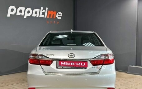 Toyota Camry, 2017 год, 1 850 000 рублей, 4 фотография