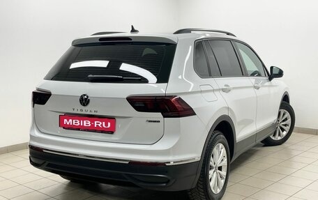 Volkswagen Tiguan II, 2021 год, 3 099 000 рублей, 4 фотография
