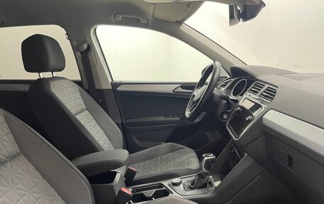 Volkswagen Tiguan II, 2021 год, 3 099 000 рублей, 12 фотография