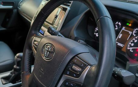 Toyota Land Cruiser Prado 150 рестайлинг 2, 2018 год, 3 950 000 рублей, 2 фотография