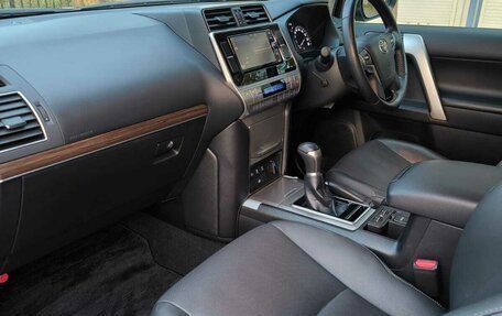 Toyota Land Cruiser Prado 150 рестайлинг 2, 2018 год, 3 950 000 рублей, 7 фотография