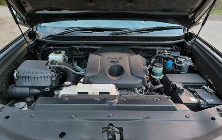 Toyota Land Cruiser Prado 150 рестайлинг 2, 2018 год, 3 950 000 рублей, 12 фотография