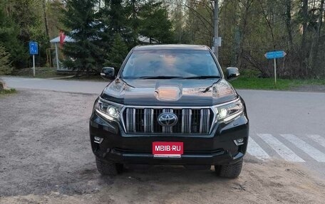 Toyota Land Cruiser Prado 150 рестайлинг 2, 2018 год, 3 950 000 рублей, 36 фотография
