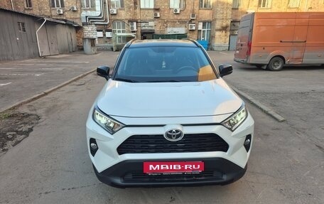 Toyota RAV4, 2021 год, 3 490 000 рублей, 2 фотография