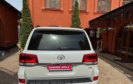 Toyota Land Cruiser 200, 2016 год, 6 800 000 рублей, 7 фотография