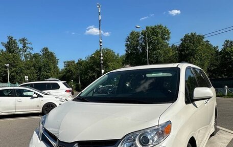 Toyota Sienna III, 2018 год, 3 700 000 рублей, 1 фотография