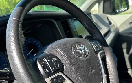 Toyota Sienna III, 2018 год, 3 700 000 рублей, 4 фотография