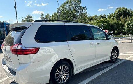 Toyota Sienna III, 2018 год, 3 700 000 рублей, 12 фотография