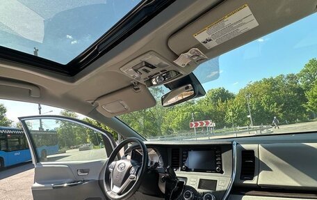 Toyota Sienna III, 2018 год, 3 700 000 рублей, 7 фотография