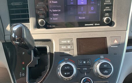 Toyota Sienna III, 2018 год, 3 700 000 рублей, 9 фотография