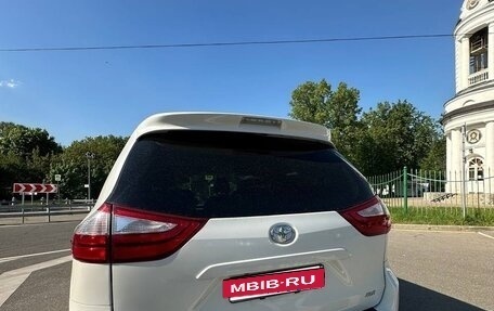 Toyota Sienna III, 2018 год, 3 700 000 рублей, 14 фотография
