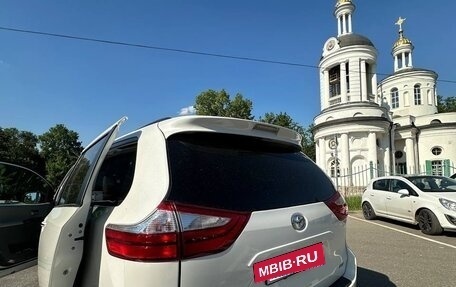 Toyota Sienna III, 2018 год, 3 700 000 рублей, 15 фотография