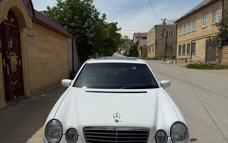 Mercedes-Benz E-Класс, 1998 год, 1 900 000 рублей, 2 фотография