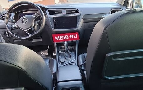 Volkswagen Tiguan II, 2018 год, 3 400 000 рублей, 2 фотография