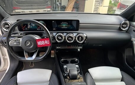 Mercedes-Benz A-Класс, 2018 год, 2 300 000 рублей, 9 фотография