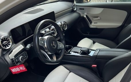 Mercedes-Benz A-Класс, 2018 год, 2 300 000 рублей, 18 фотография