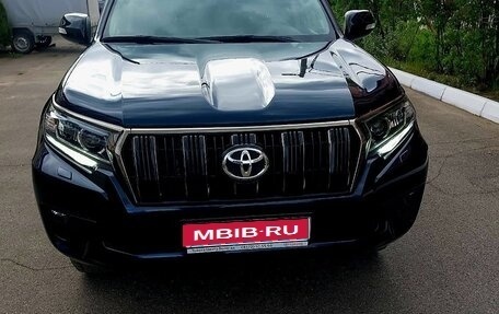 Toyota Land Cruiser Prado 150 рестайлинг 2, 2021 год, 7 200 000 рублей, 1 фотография