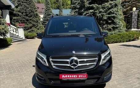 Mercedes-Benz V-Класс, 2015 год, 4 400 000 рублей, 2 фотография