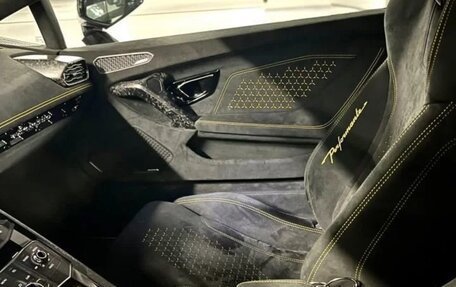 Lamborghini Huracán, 2019 год, 30 000 000 рублей, 17 фотография